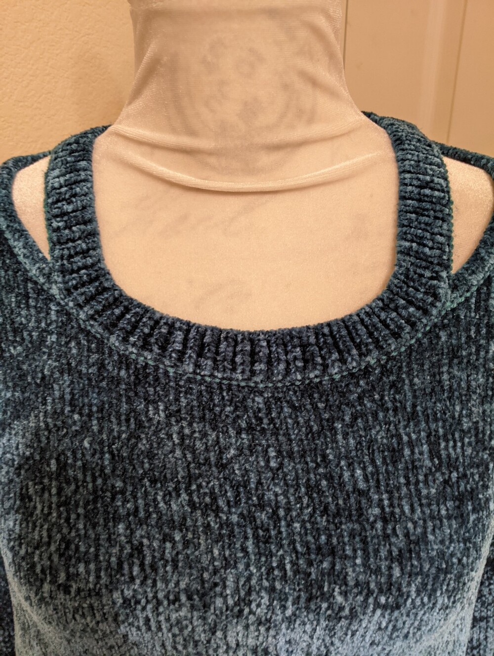 Mudd Boucle Knit Sweater Ocean Blue Sheen Neck Strap Detail Soft Size Large